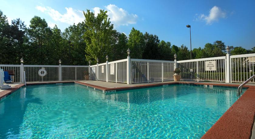 Comfort Suites near Birkdale Village- Huntersville