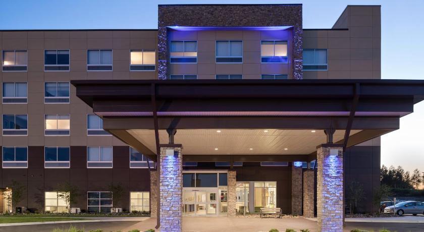 Holiday Inn Express & Suites Duluth North Miller Hill By IHG