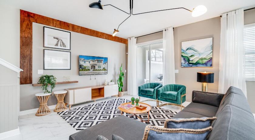 Beautiful Modern Home wPrivate Pool Near WDW