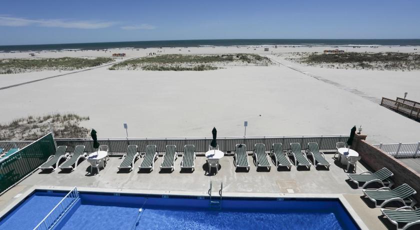 Commander by the Sea Motel