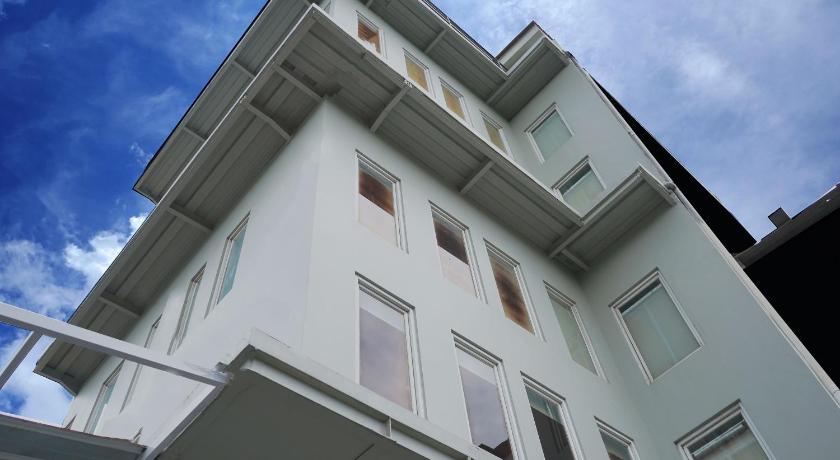 UROOMS Senayan