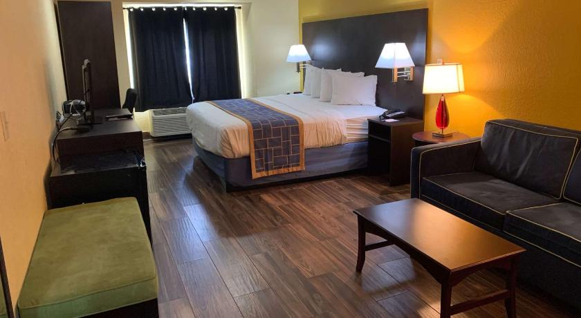 Days Inn & Suites by Wyndham Tampa / Raymond James Stadium