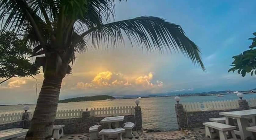 Rubtawan Sichang Resort