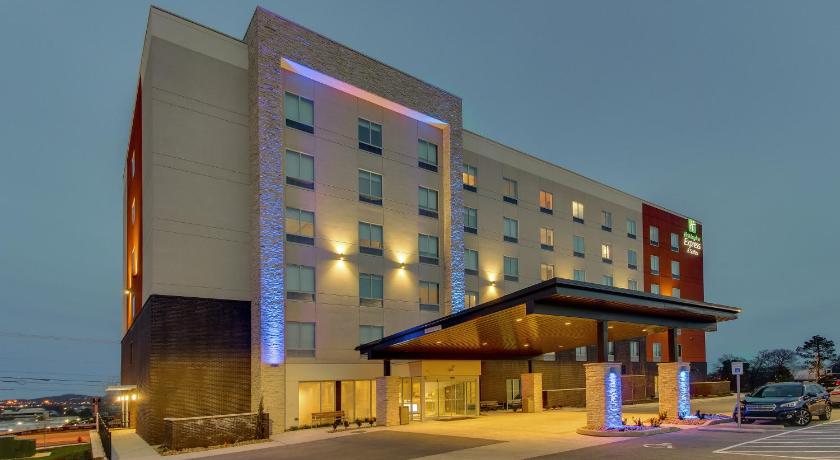 Holiday Inn Express And Suites Nashville MetroCenter Downtown By IHG
