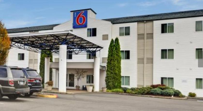 Motel 6 Roseburg, OR - I-5