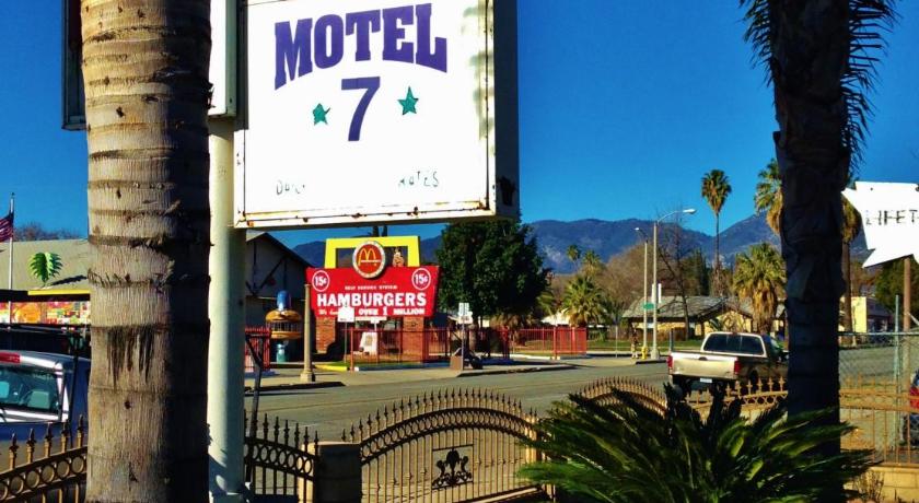 Downtown Motel 7