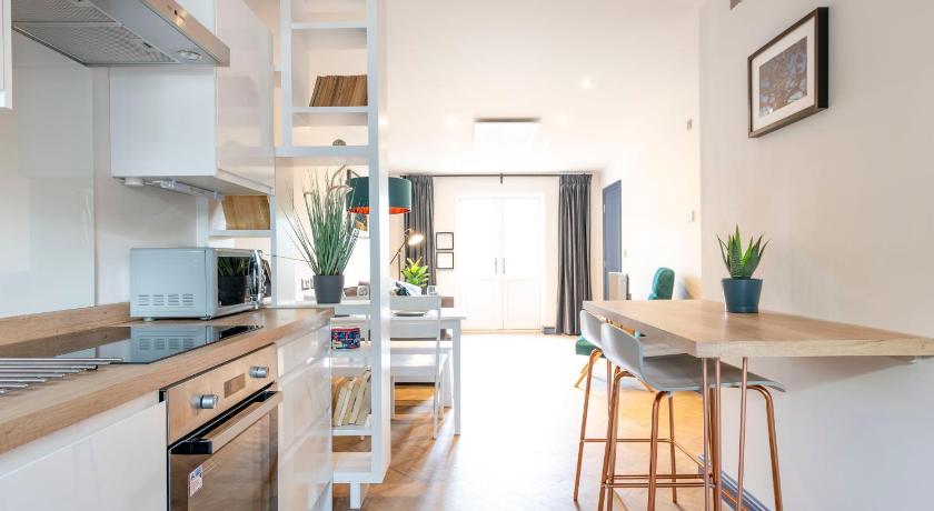 Cedar Apartments
