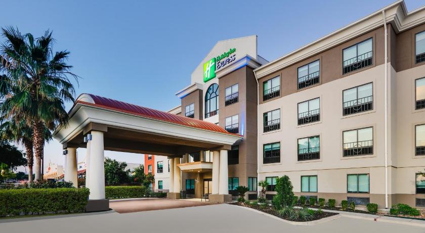 Holiday Inn Express & Suites San Antonio NW Near Seaworld by IHG
