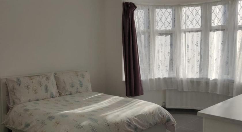 Stunning Double Room in Harrow Wembley - Khoob House