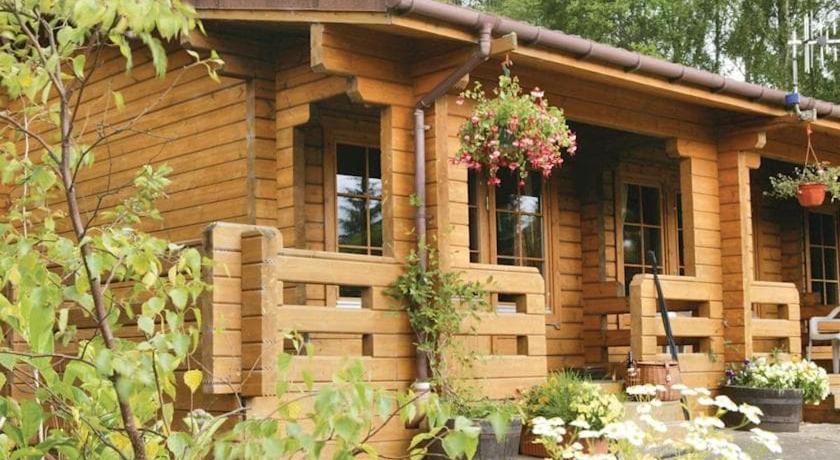 Cosy & compact Rowan Lodge no4