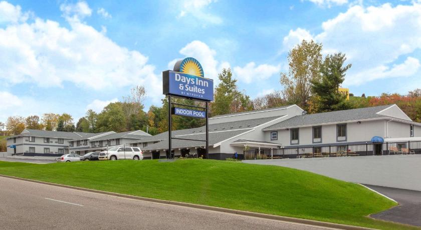 Days Inn & Suites by Wyndham Wisconsin Dells