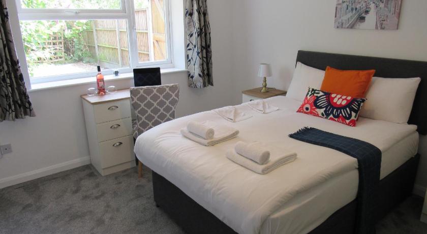 The Cambridge Suites - Tas Accommodations