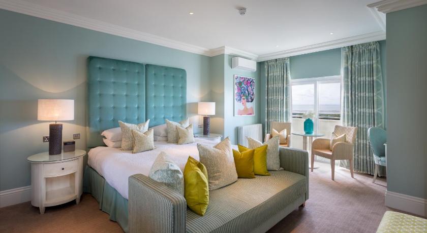 Roslin Beach Hotel