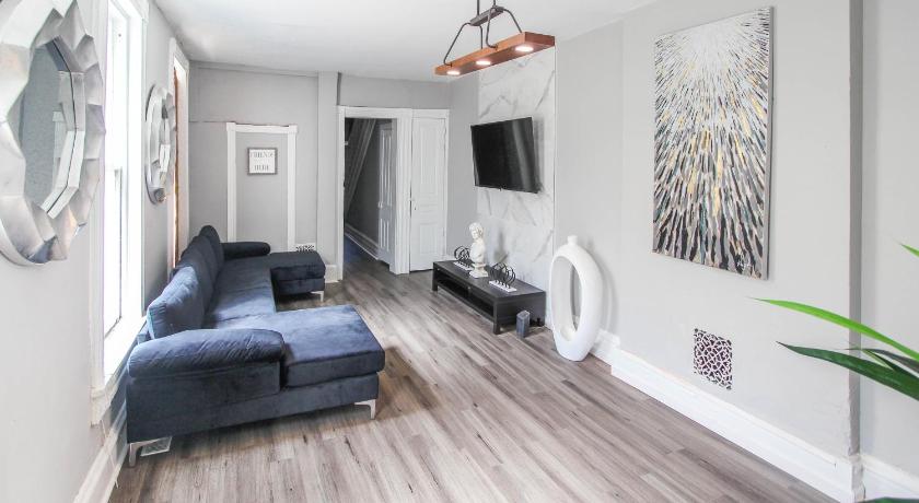 ☆☆ Modern Coed Dorm in Reading ☆☆
