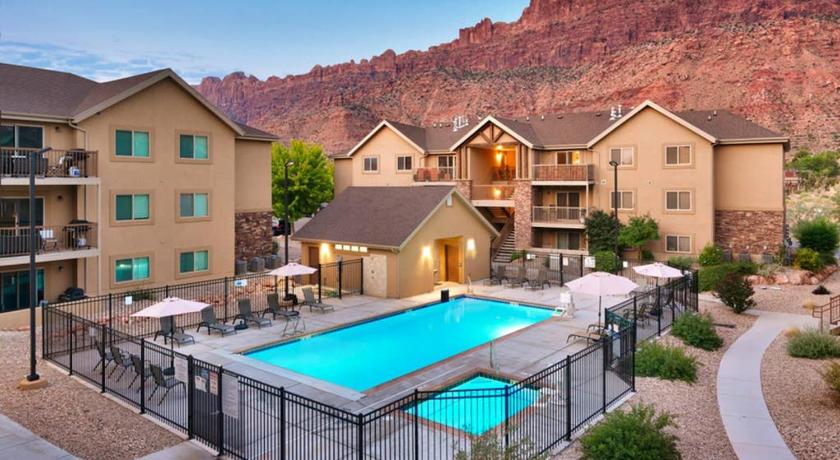 6B Cozy Moab RedCliff Condo, Pool & Hot Tub