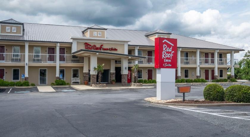 Red Roof Inn & Suites Calhoun