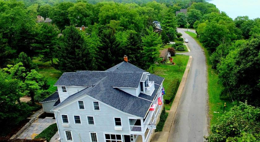 South Landing Inn