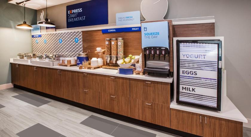 Holiday Inn Express and Suites Lindale By IHG