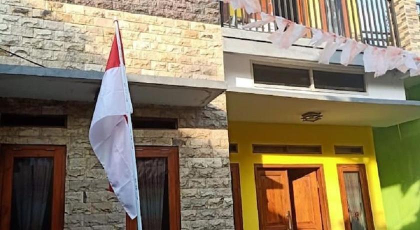 Homestay Kuning Ceria - Murah, Akses kota & wisata