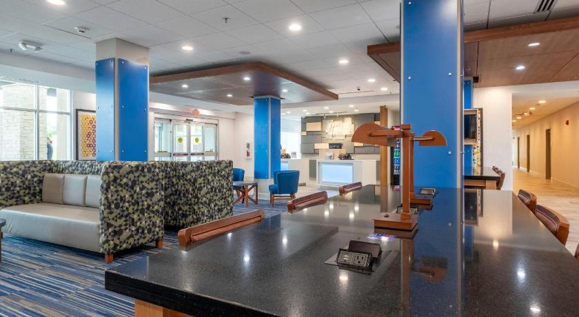Holiday Inn Express and Suites Staunton By IHG