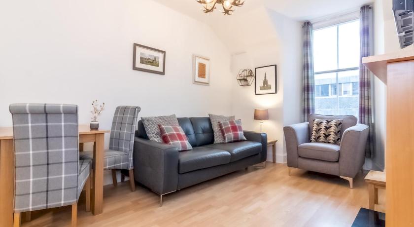 Bright and Cosy Flat at the Heart of the Old Town