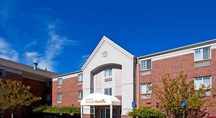 Sonesta Simply Suites Detroit Southfield