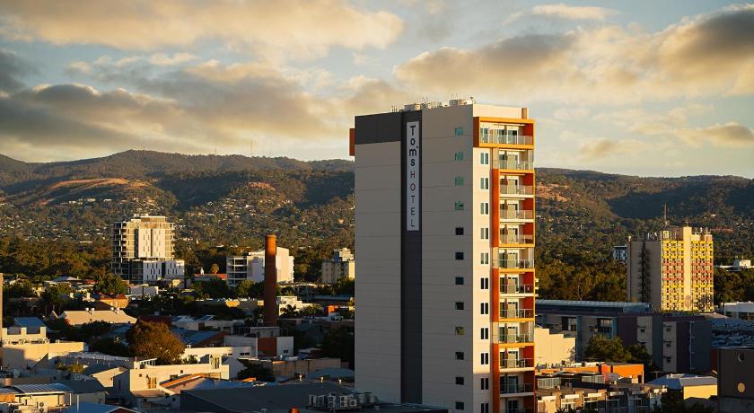 Toms Court Hotel