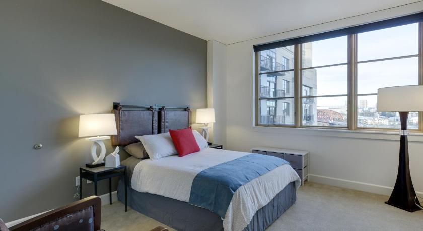 Renu Suites at The Burlington Portland
