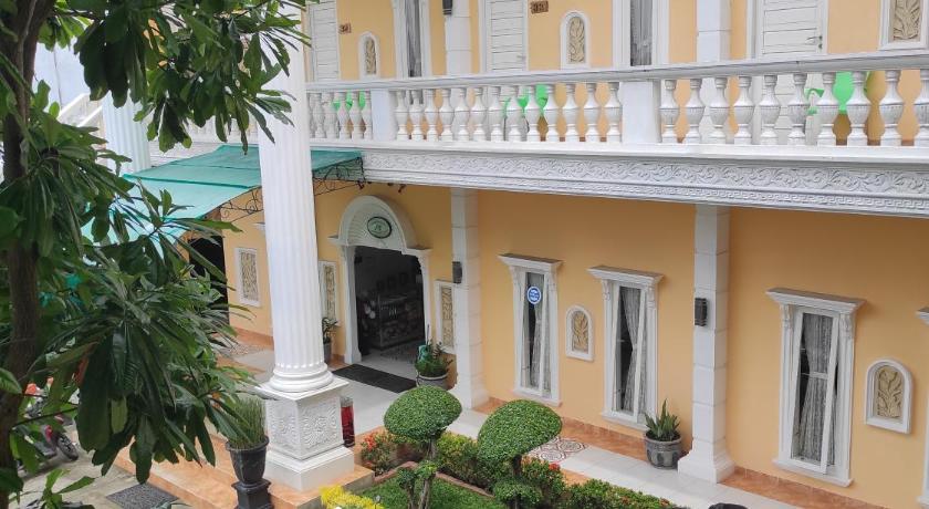 HOTEL NAYORA PRABUMULIH