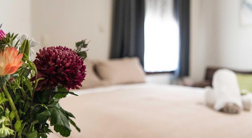 New Crown Hotel Motel