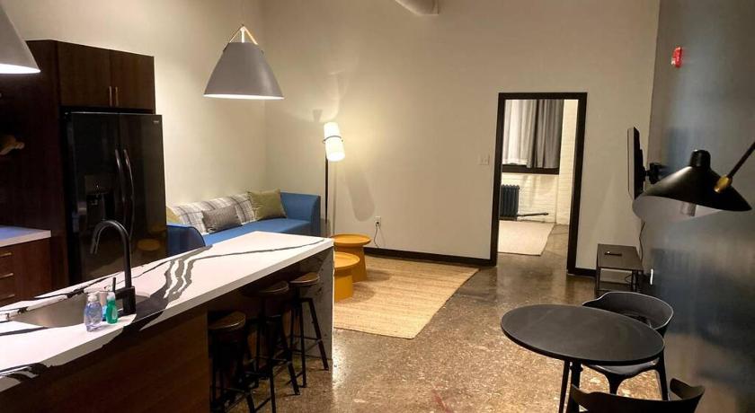 3E-*New* Apt 10 min to Children’s Hospital, slps 4