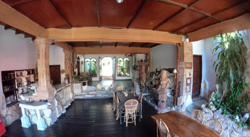 PIAS POPPIES HOTEL