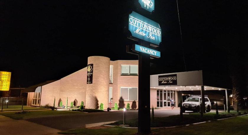 Cottonwood Motor Inn