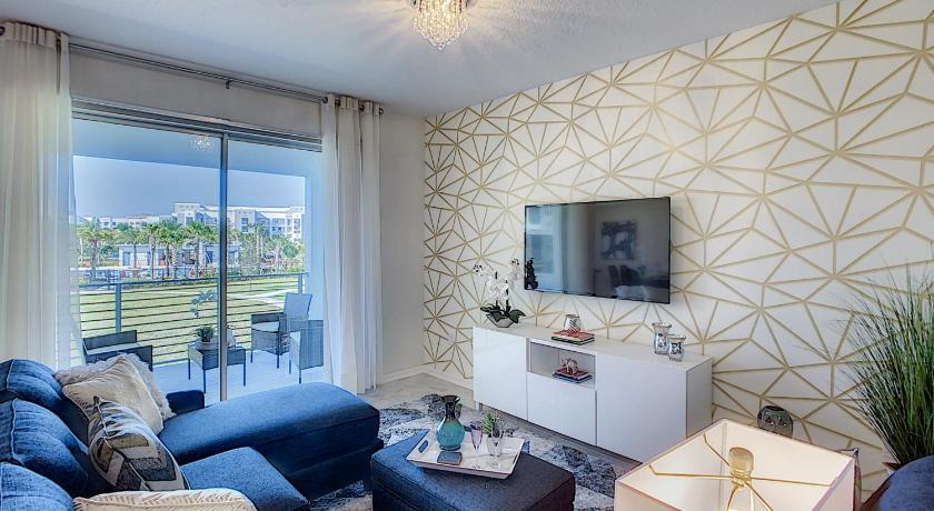 Updated Condo, 5 mi to Disney, On-site Water Park
