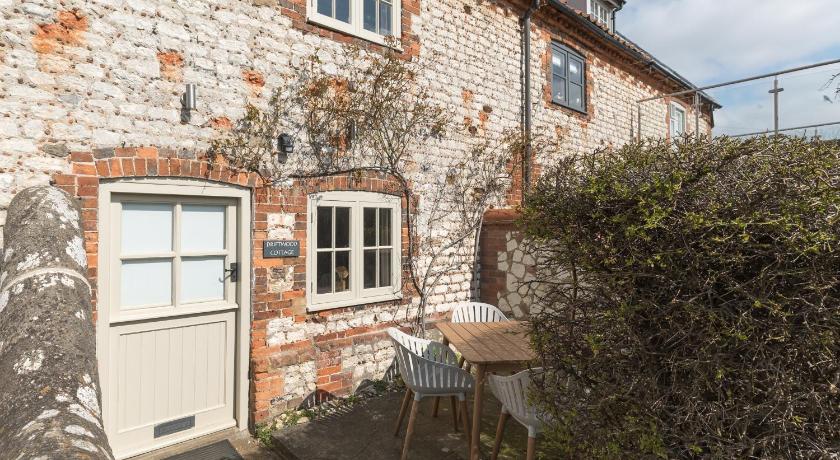 Driftwood Cottage pets go free WiFi included