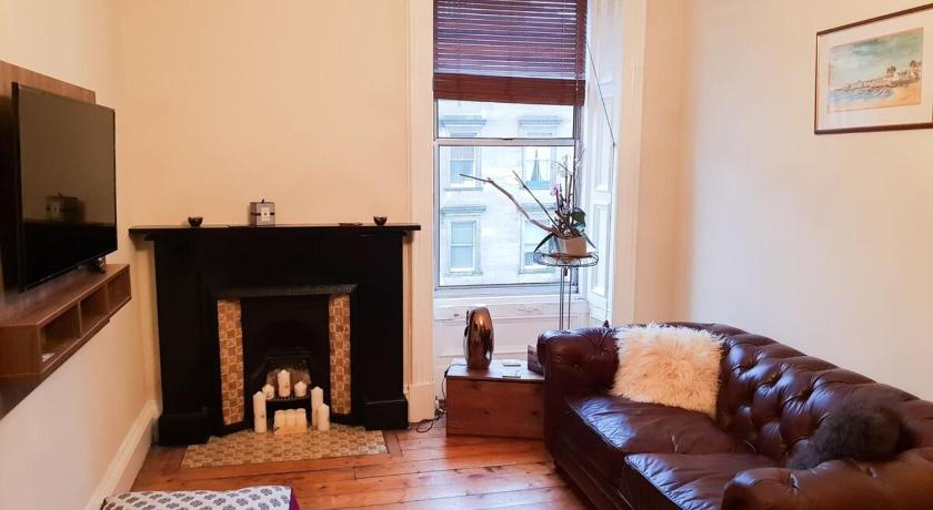 Bright 1 Bedroom Apartment Near City Centre