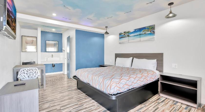 Tradewinds Motel