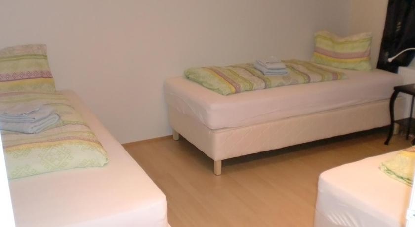 Triple Room with Shared Toilet Guesthouse Tilraun