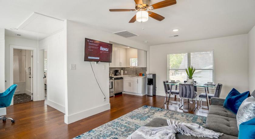 Universal Apartment at East Downtown