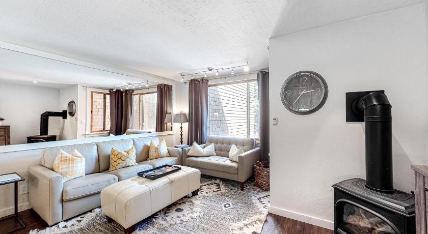 Cozy Coyote Fork Condo