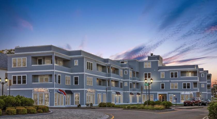 Harbourtown Suites on Plymouth Harbor