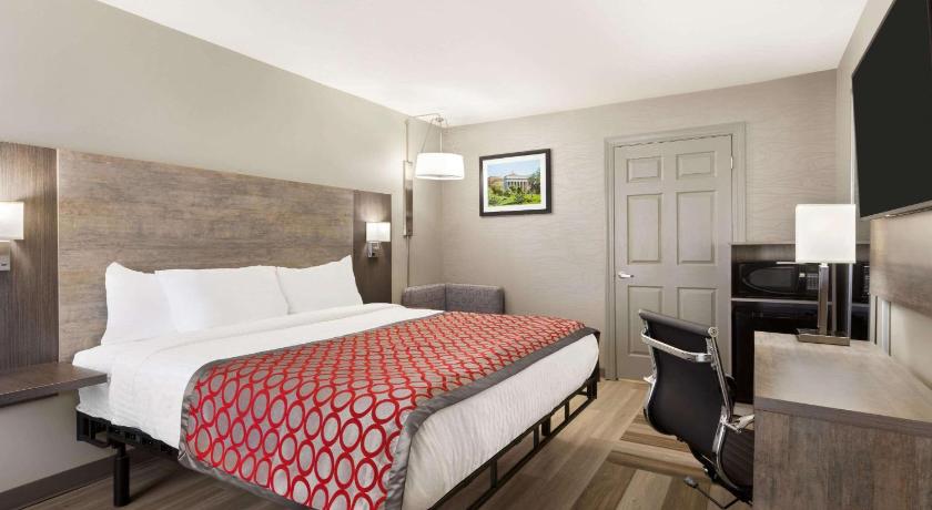Days Inn & Suites by Wyndham Bowling Green