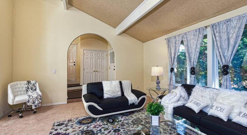 BV1-CASTLE VILLA-convenient n comfortable!