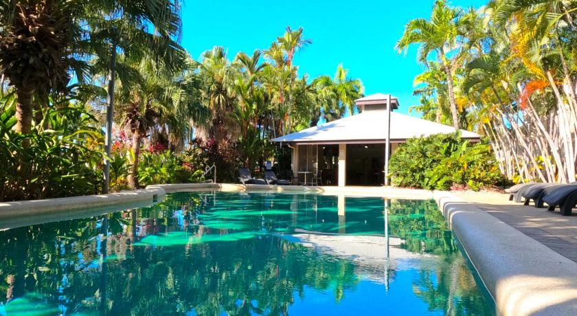 Trinity Beach Club Holiday Apartments