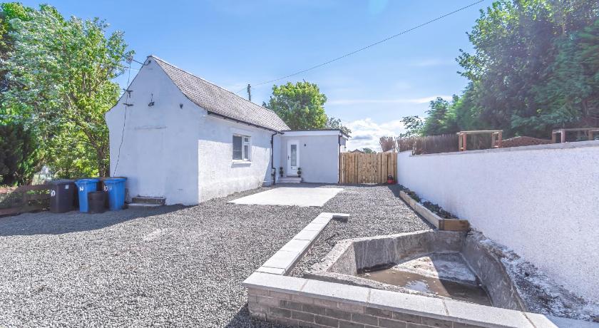 1 Bed Cottage-Sleeps 2-Parking-Pets-Hot Tub