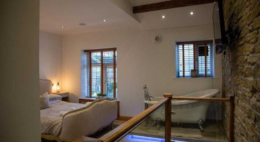 Steamy Cottage a cosy couples cottage & steam room