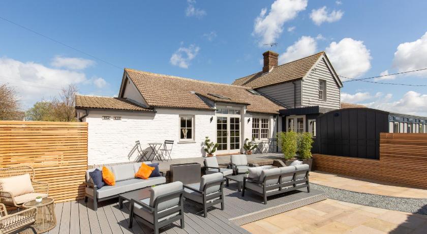 The Railway Hotel by Barefoot Retreats