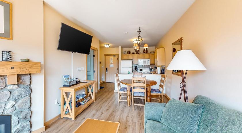 Best place to stay in Mammoth Lakes (CA), United States - Juniper Springs 444