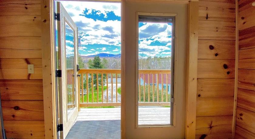 B11 NEW Awesome Tiny Home with AC Mountain Views Minutes to Skiing Hiking Attractions