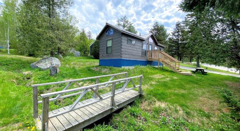 B3 NEW Awesome Tiny Home with AC Mountain Views Minutes to Skiing Hiking Attractions